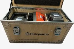 Husqvarna Opbergbox Hout 2x Accu & Lader -Husqvarna || Gardena Verkoop 529475101 5 HUSQVARNA20OPBERGBOX20HOUT202X20BLI20ACCU2020QC20LADER