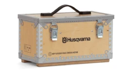 Husqvarna Opbergbox Hout 2x Accu & Lader -Husqvarna || Gardena Verkoop 529475101 8 HUSQVARNA20OPBERGBOX20HOUT202X20BLI20ACCU2020QC20LADER
