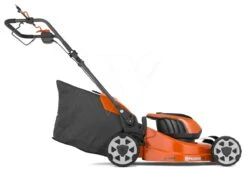 Husqvarna Lc142is Accumaaier Incl. Accu -Husqvarna || Gardena Verkoop 970541903 3 HUSQVARNA20LC142IS20ACCUMAAIER20INCLUSIEF20ACCU20EN20LADER